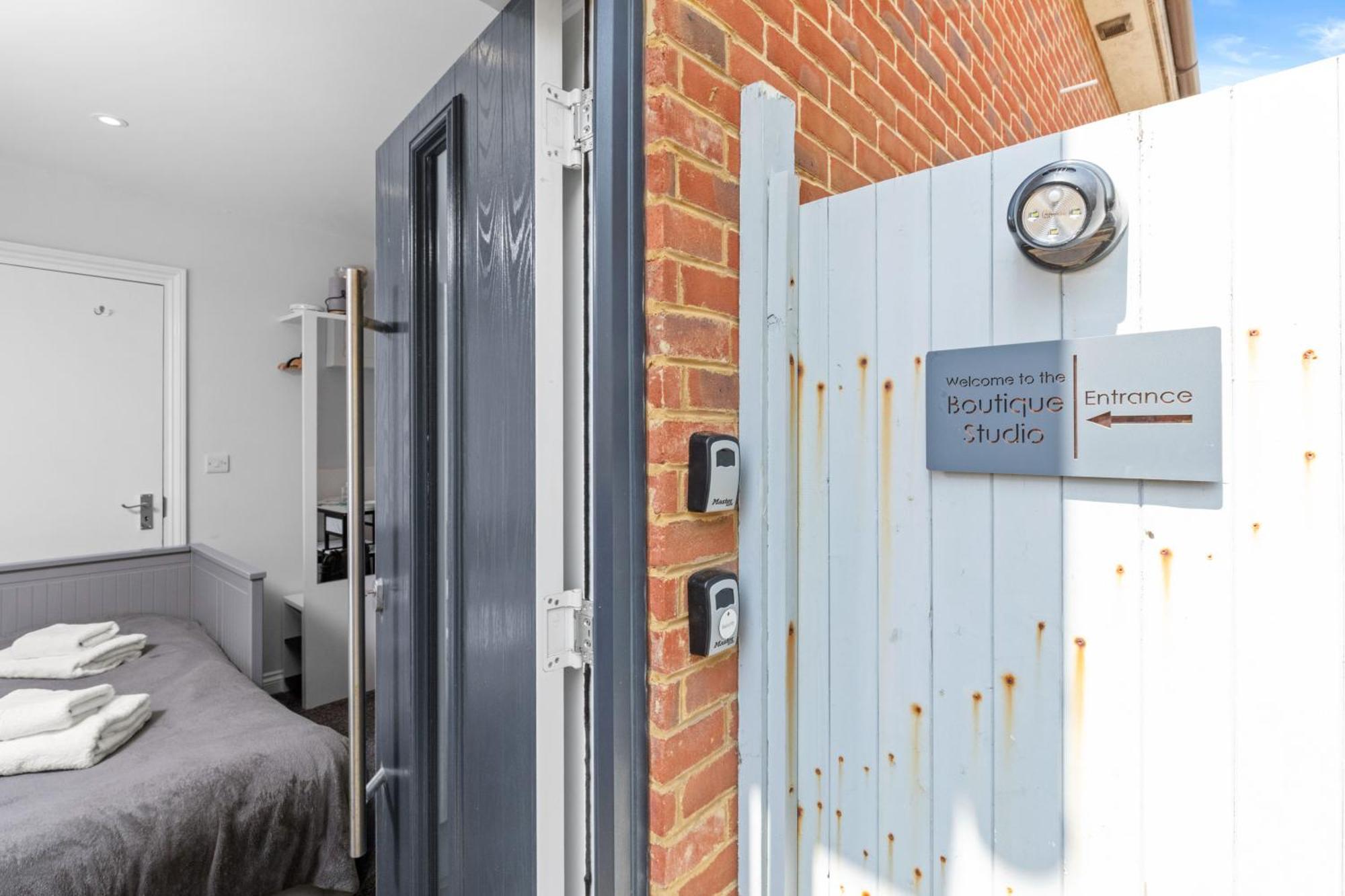 Rottingdean Boutique Studio Apartment By The Sea Brighton Bagian luar foto